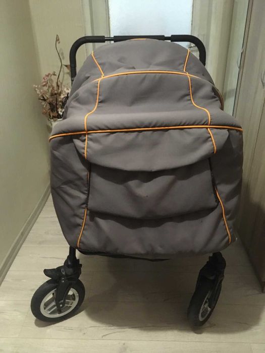 Продавам запазена количка за близнаци ZEKIWA