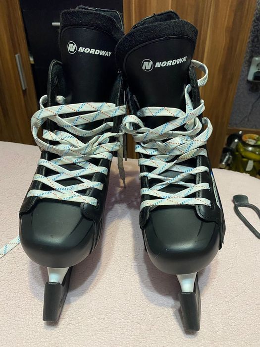 Продам коньки новые