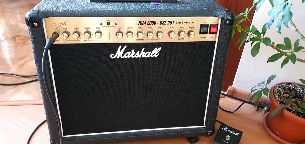 Marshall JCM 2000 DSL 201 Dual super lead лампово комбо кабинет