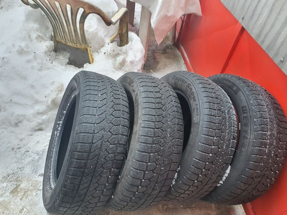 Vând anvelope iarna 205/60/R16