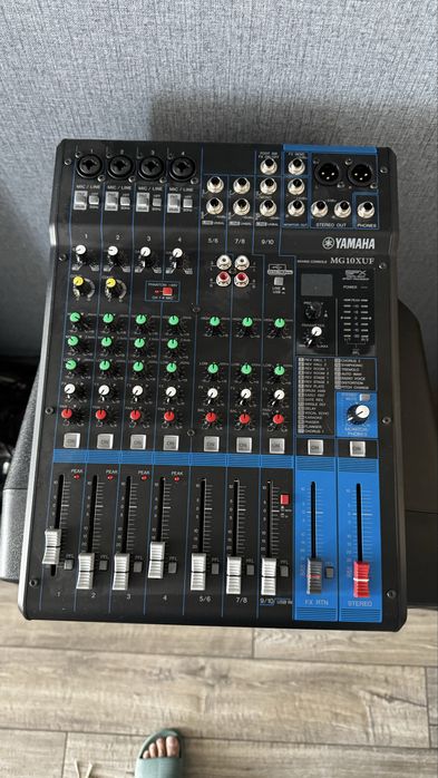 Аналоговый микшерный пульт Yamaha MG10XUF