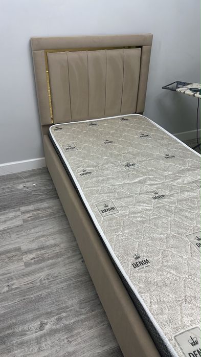 Кровать 90*200 с матрасом