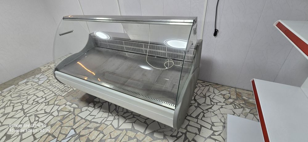Продам витринный холодильник