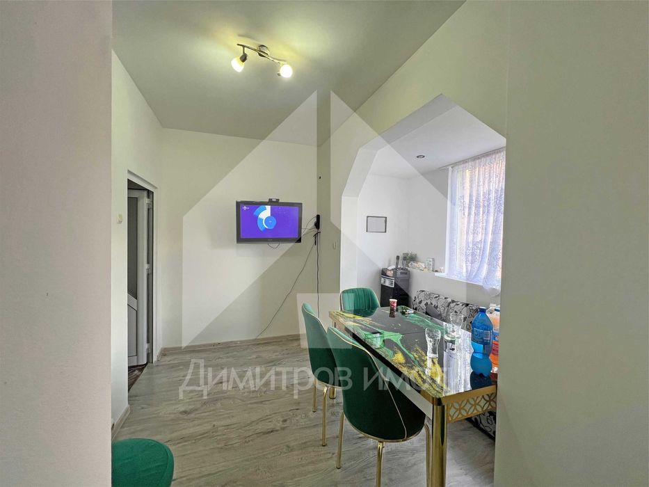 Продава двустаен апартамент готов за живеене - гр. Вълчи дол. Център.