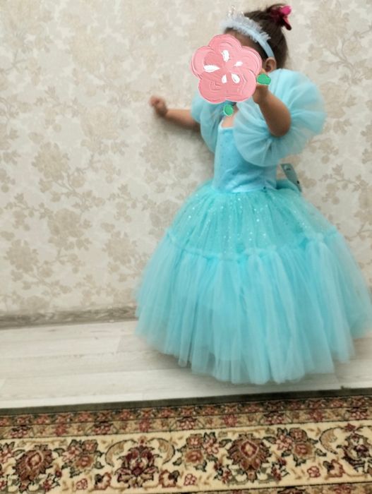 Продам платье для девочки 3-4 года.