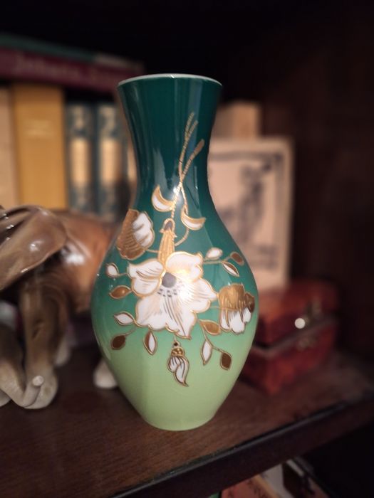 Vaza Wallendorf 1764 Handgemalt din porțelan, pictata manual cu aur