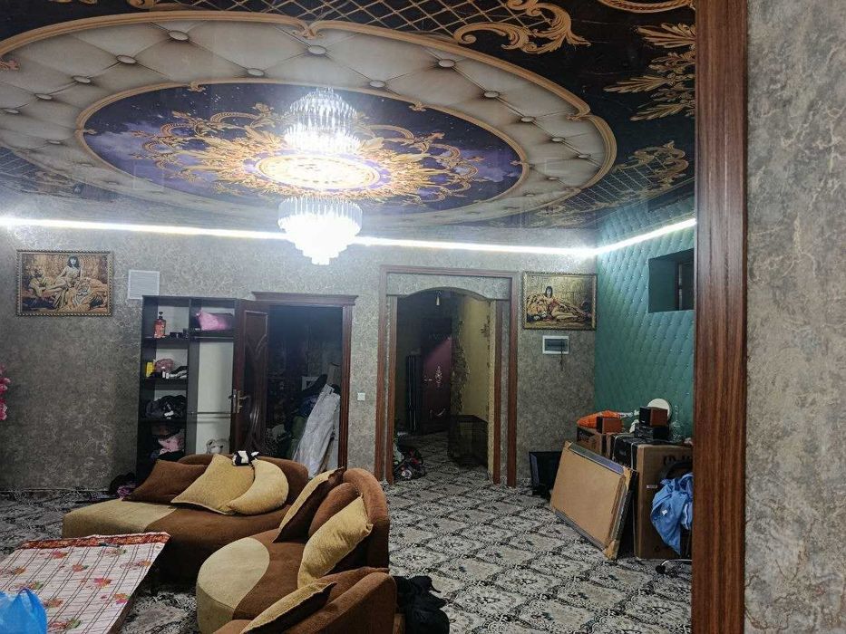 Продаётся 2х комнатная квартира на полуподвалном части.