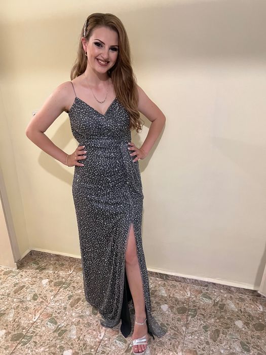 бална рокля с камъни