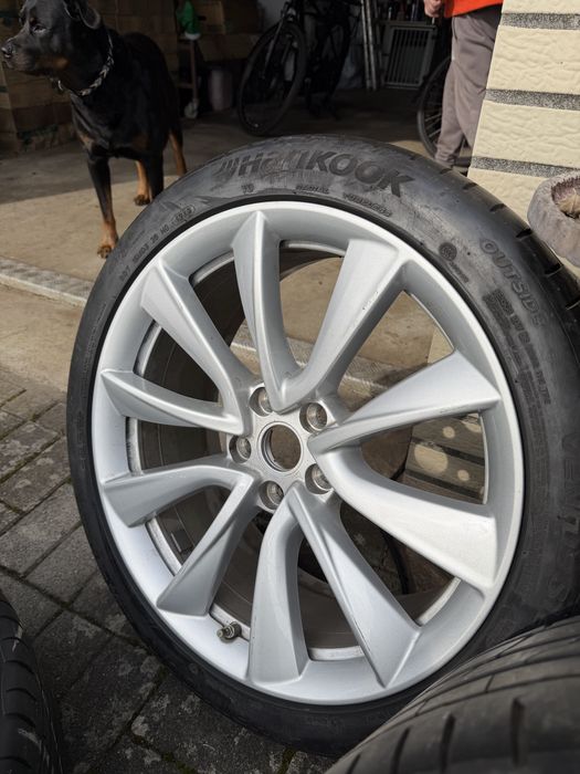 Jante 19” Tesla Model 3 -cauciucuri vara 235 40 R19 + senzori presiune
