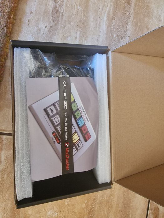 Controler audio cu buton volum