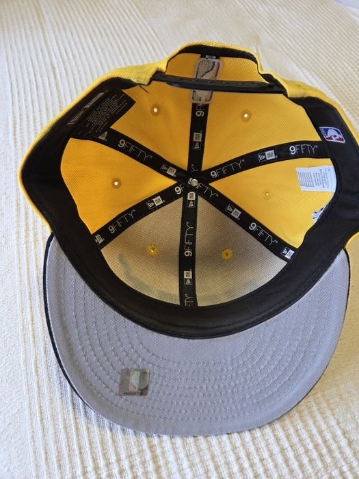 Sapca SnapBack NewEra Miami Heat NBA negru/galben. Impecabila.