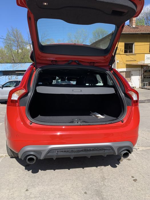 Volvo V60 2.0 190к.с. R-DESIGN Сервизна История Нов Внос