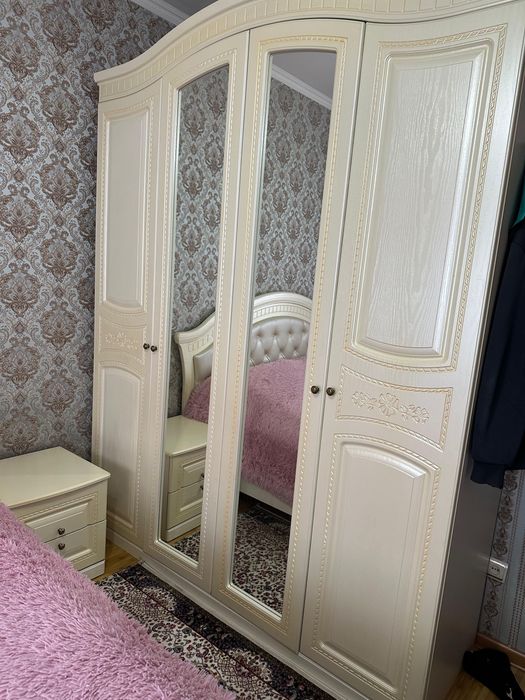 Продам спальный гарнитур в классическом стиле