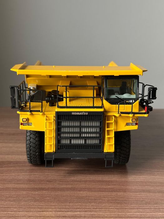 Сувенирная модель Komatsu HD785-7