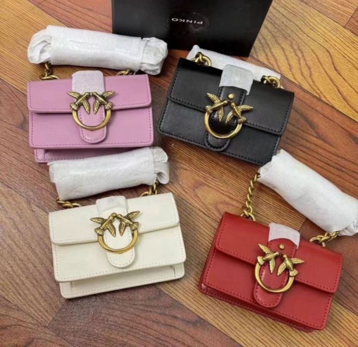 Оригинална чантичка Pinko micro model в бял цвят