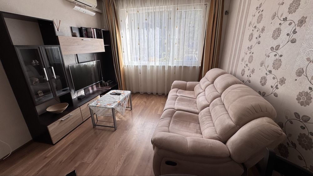 Дава се под наем Двустаен апартамент в Варна, Център - 70 кв.м за 612 € - Снимка #2