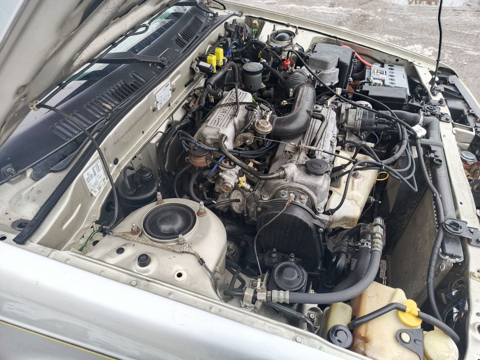 Мазда 626 седан.