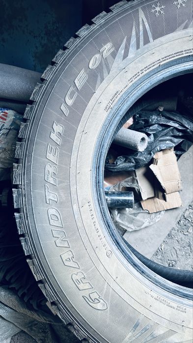 Продам зимние шипованные шины