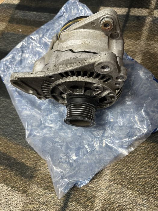 Продам два генератора passat b4