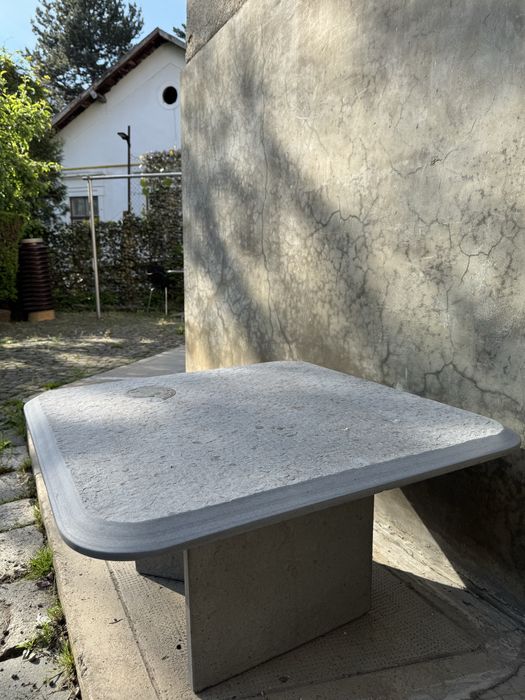 Masa din piatra naturala pentru living + ceas de perete