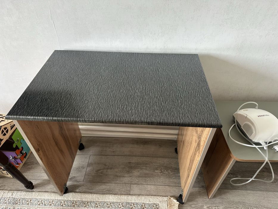 Продам рабочий стол на колесиках