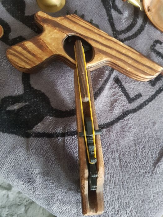Pistol cu elastice de bani jucarie