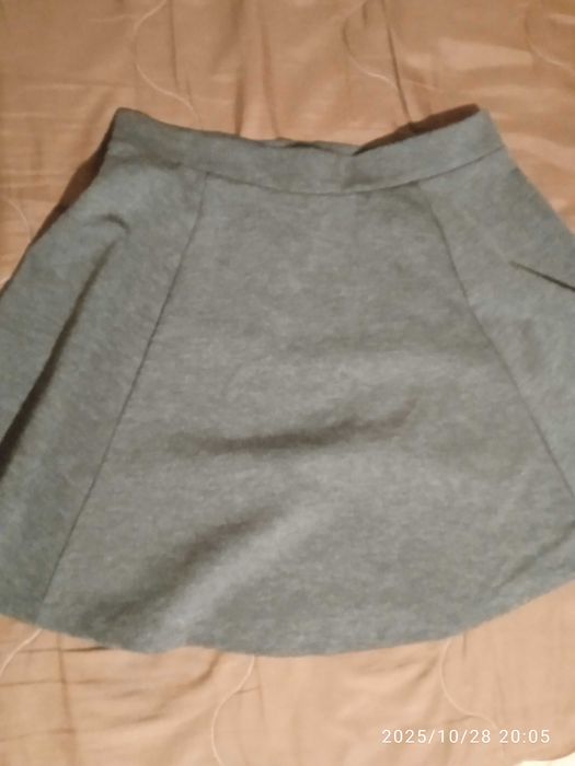 Подарявам дамски поли и рокли