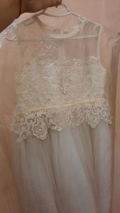 Белое бальное платье для девочки