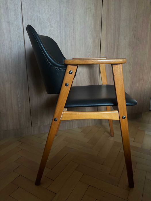 Кресло от средата на миналия век, 70-те години