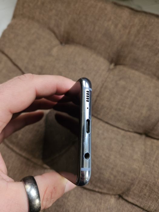 Samsung S10e-малък, компактен и удобен