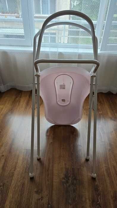 Бебешка вана с метална стойка