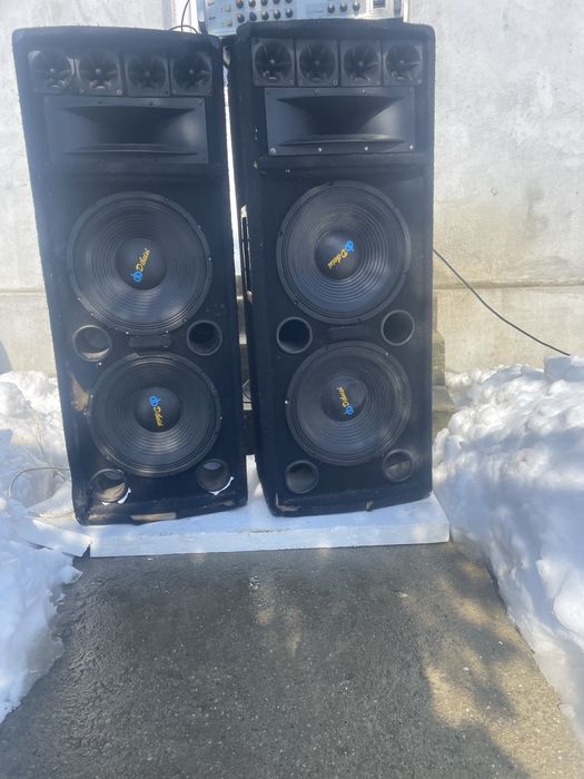 Boxe de vanzare cu statie