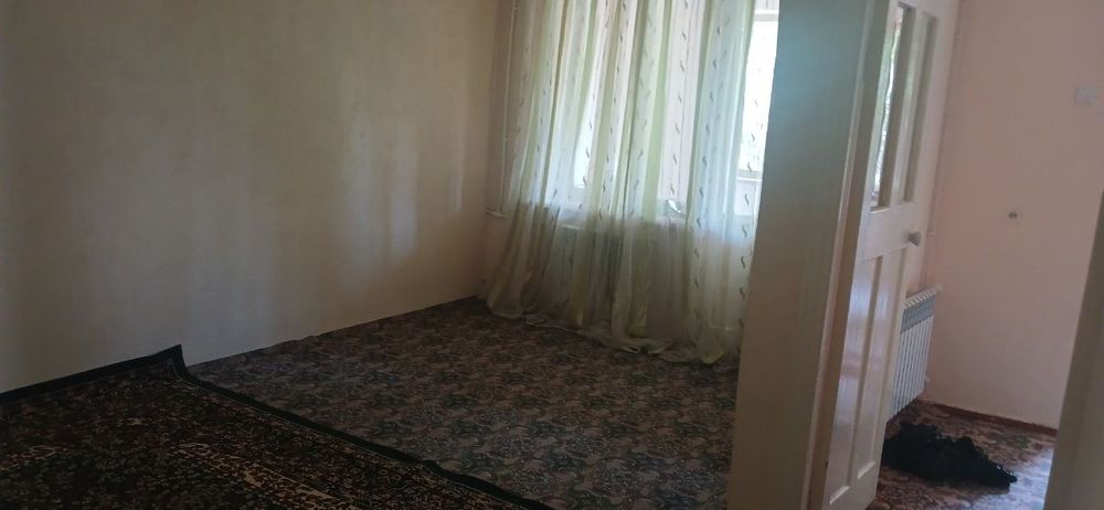 Сдается 2 х ком кв в Чирчике 2 этаж в центре поворот детская больница
