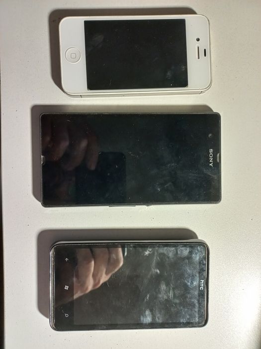 Htc HD7 Sony Xperia si Iphone