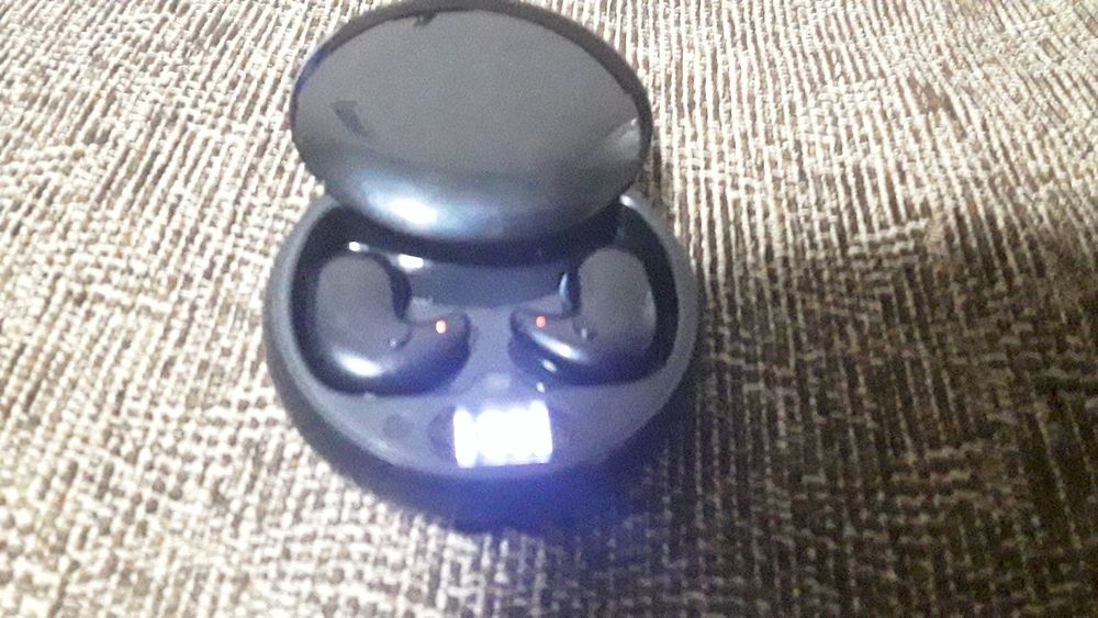 Casti bluetooth discrete in ear & sleep.