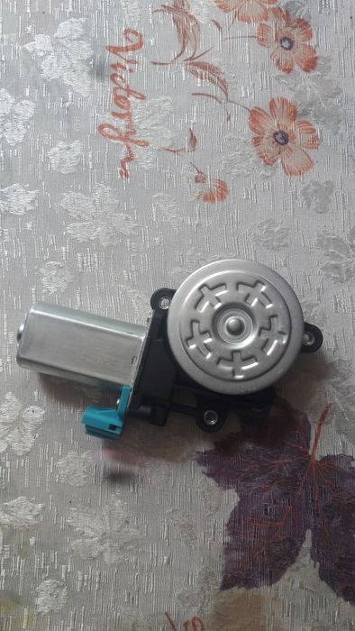 продается моторчик стеклоподъемника