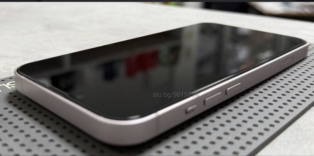 Продавам iPhone 13