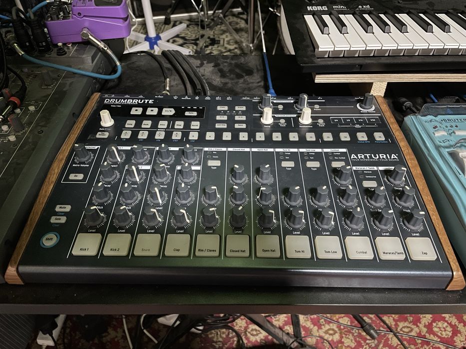 Дръм машина “Arturia Drum brute”