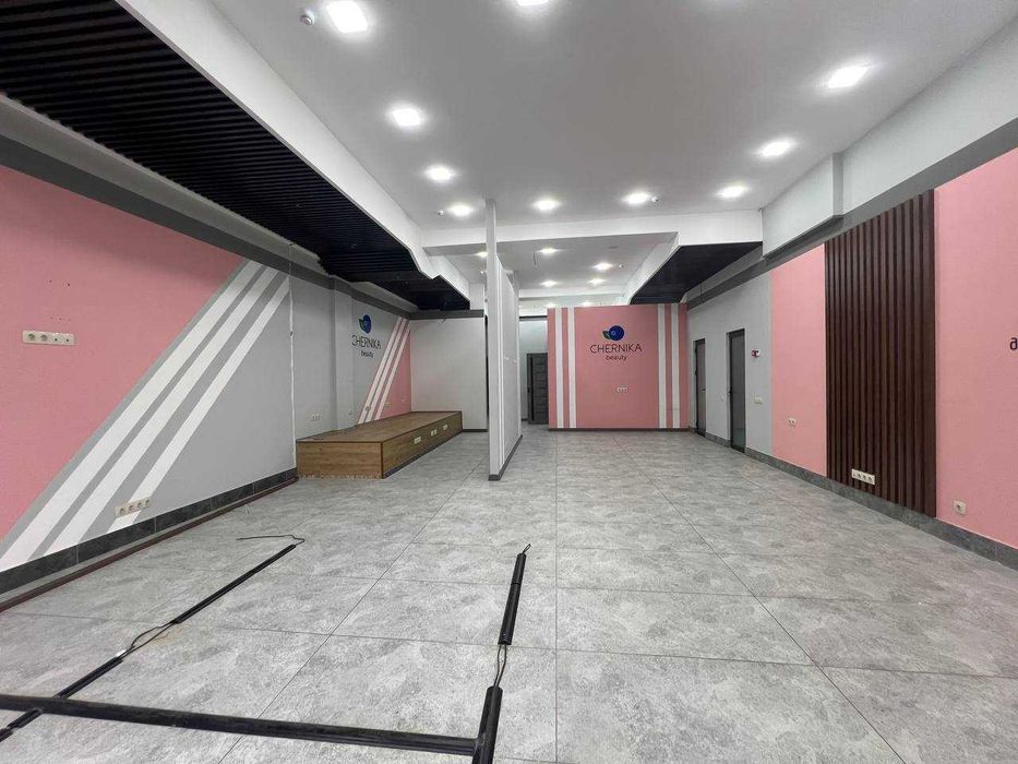 Улица Паркентская.Сдам в аренду салон или шоурум  140кв.м. на 1 линии.