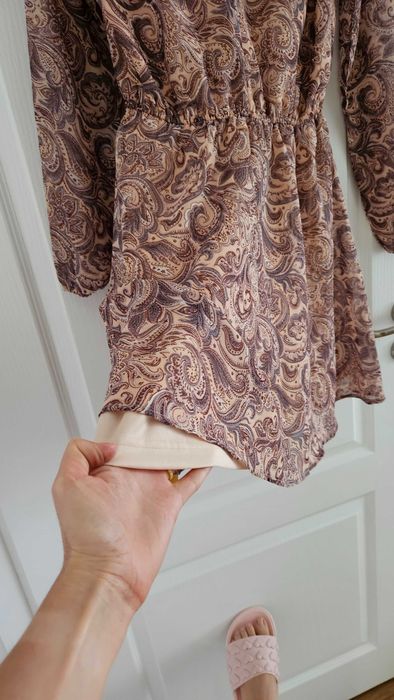 Рокля с ръкави Sinsay