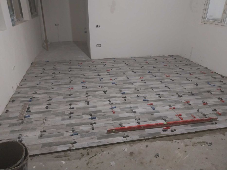 Zugrăvim tragem glet montam gresie faianță parchet