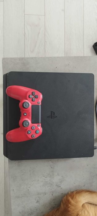 Playstation 4 slim Плейстейшън 4 слим със 5 игри.