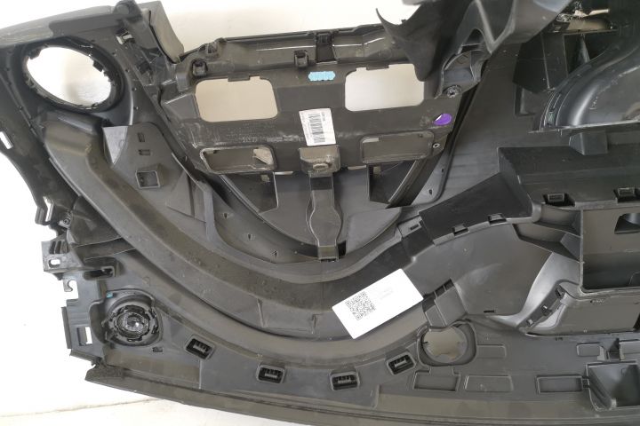 Оригинално арматурно табло в добро състояние тапицирано / Renault Clio