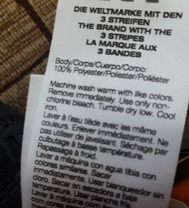 Тениска и къси панталони Adidas- L