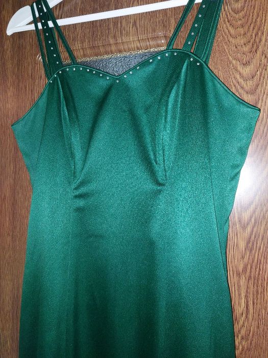 Официална зелена рокля