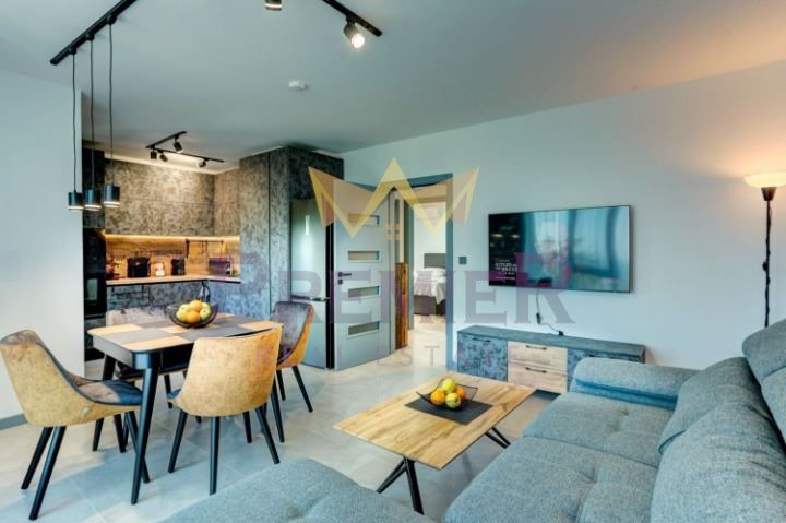 Дава се под наем Тристаен апартамент в Варна, Галата - 85 кв.м за 797.64 € - Снимка #1