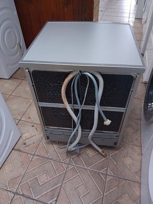 Сива свободно стояща съдомиялна Бош Bosch 60 см 24месеца гаранция!