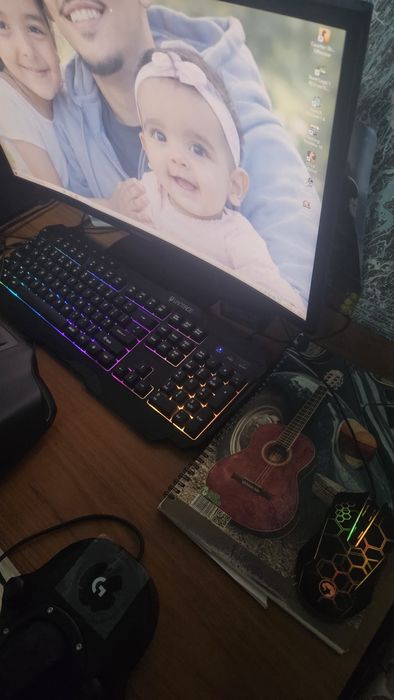 Геймърски компютър + волан logitech