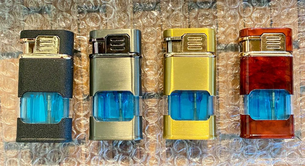 Подарок. Сувенир. Газова ветроустойчива запалка с часовник.