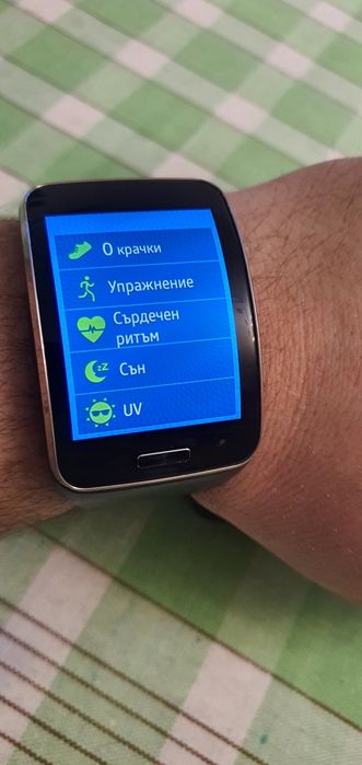 Продавам часовник Samsung Gear S